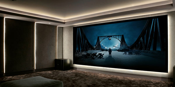 Acoustically Transparent Screen Digantung di Dinding dan Dibelakangnya ada Speaker Tersembunyi
