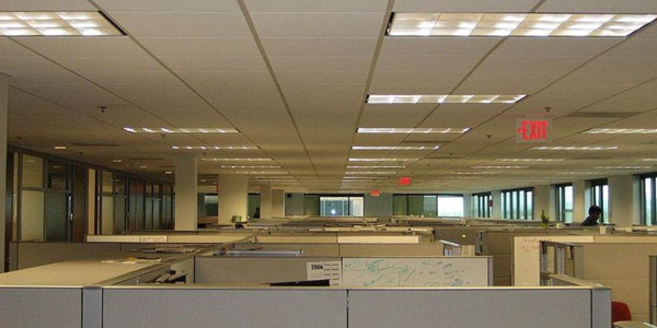 Pencahayaan yang Telah Diatur Terpusat dari Dimming Control Solutions pada Sebuah Office