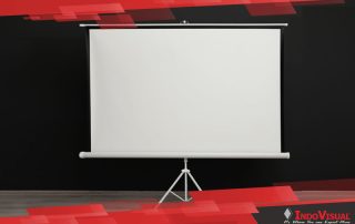 Tripod Layar Proyektor Bersifat Portabel dan Mudah Dipindahkan Sehingga Harus Ringan dan Mudah Dilipat