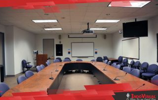 Ruangan dengan Speaker untuk Meeting Room yang Tertempel di Dinding