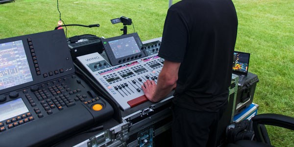 Daftar Harga Power Amplifier yang Bagus untuk Lapangan