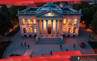 Proses Pengaplikasian Video Mapping Gedung oleh Team Indovisual dengan Pengambilan Gambar dari Drone View