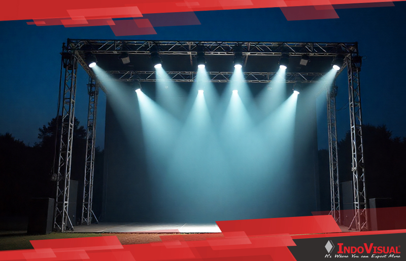 Lampu Sorot LED Flood Light pada Sebuah Stage Panggung yang Hendak Dibangun untuk Acara Konser